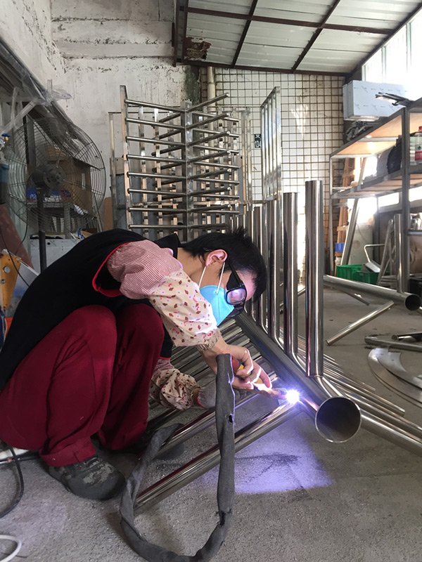 廠房實(shí)拍-焊接