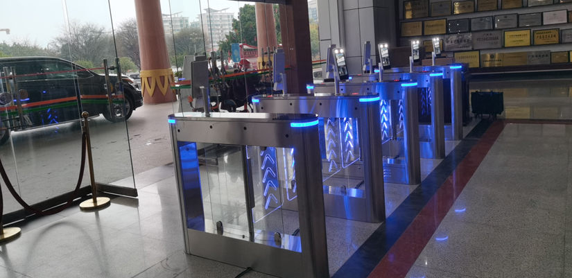 江西贛州鋰電池廠家使用樂地刷卡人臉一體機